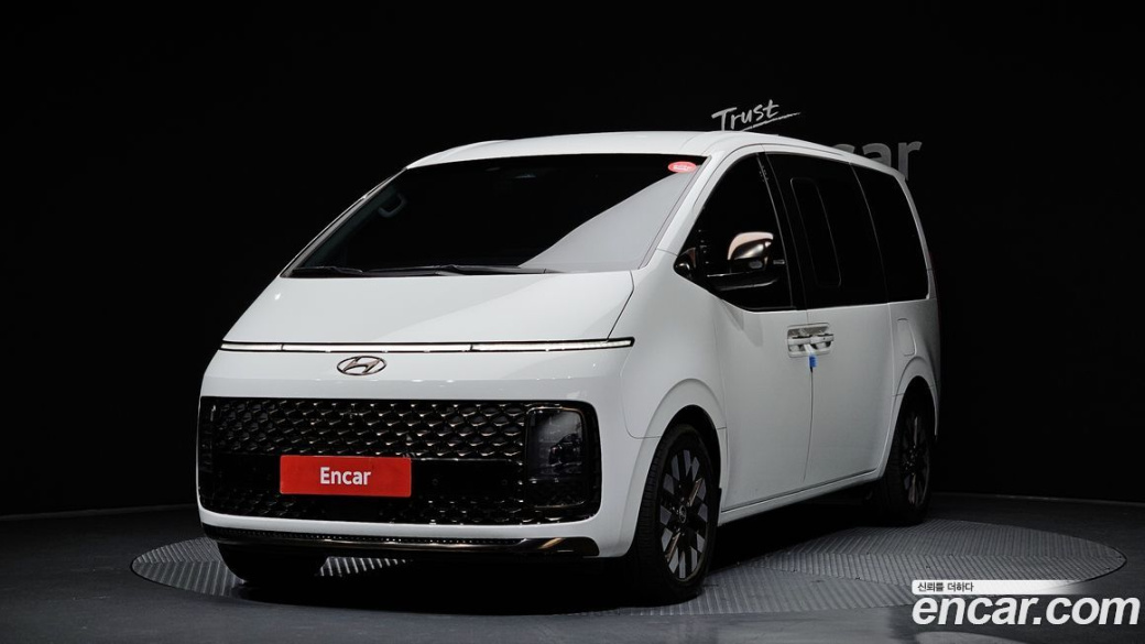 Hyundai Staria Lounge 9-Seater, 2022