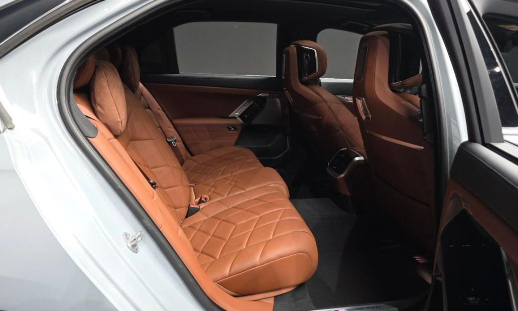 BMW 7-Series 740d xDrive M Sport, 2025