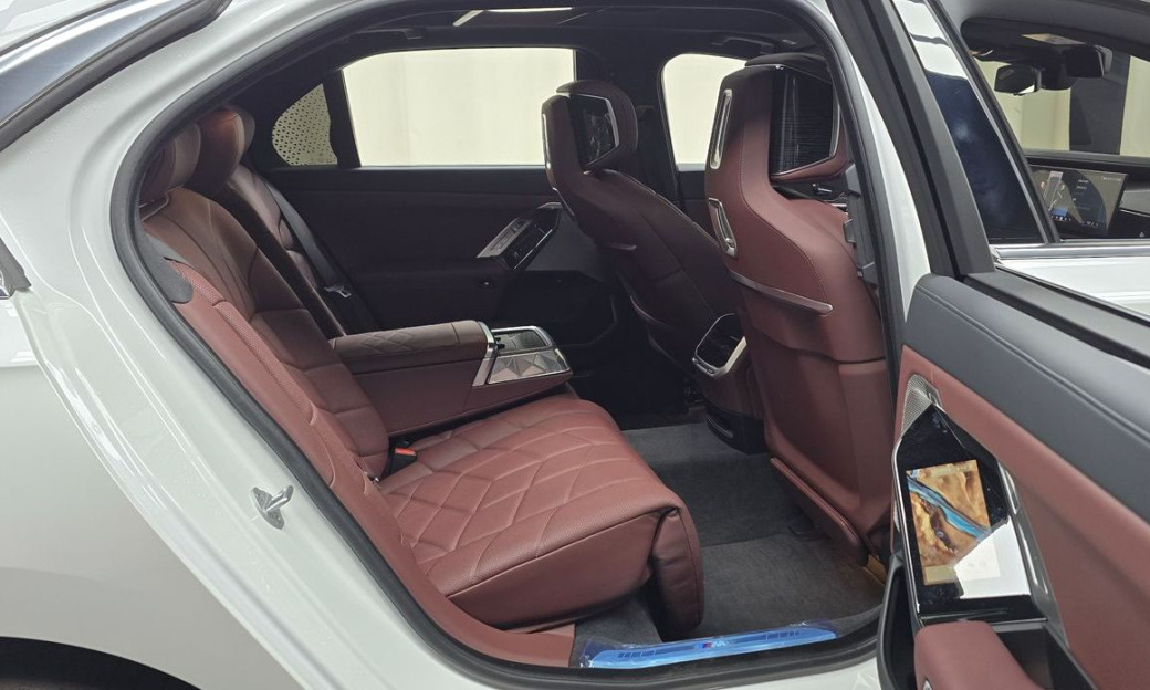 BMW 7-Series 740i xDrive M Sport, 2025