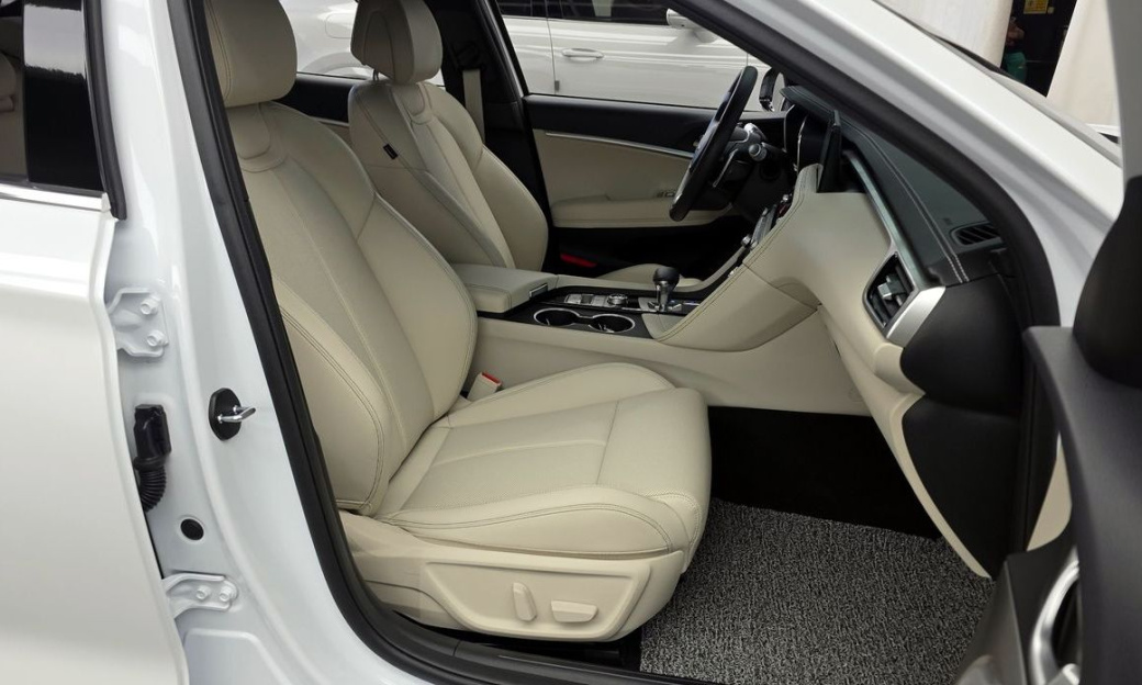 Genesis G70 Gasoline 2.5T 2WD, 2025
