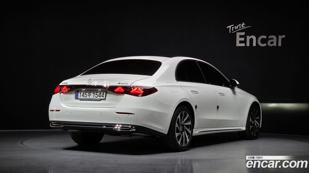 Mercedes-Benz E-Class E300 4MATIC Exclusive, 2025