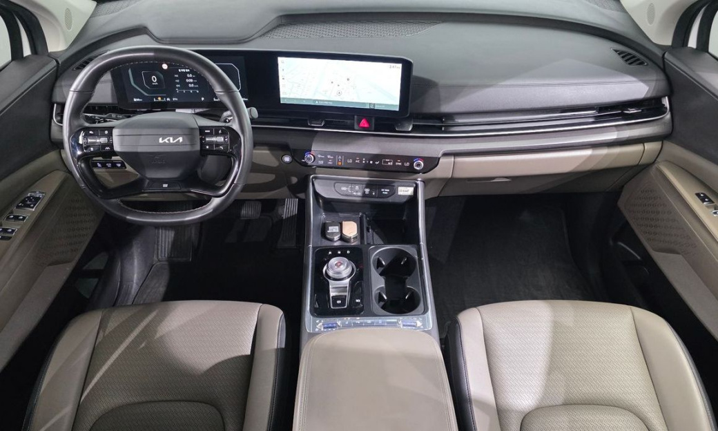 Kia Carnival 7-Seater Outdoor, 2025
