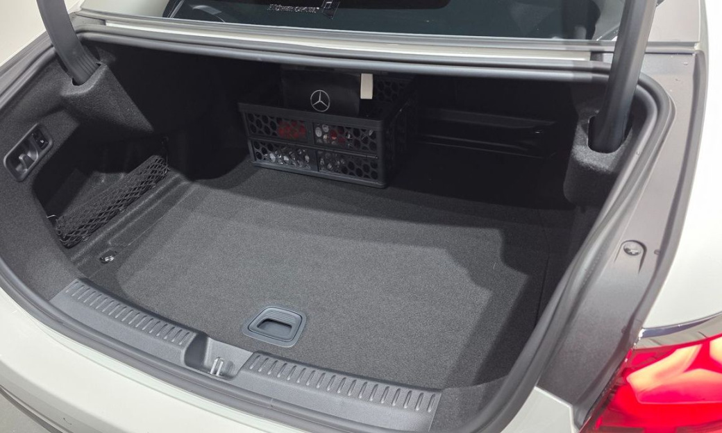 Mercedes-Benz E-Class E200 Avantgarde, 2025