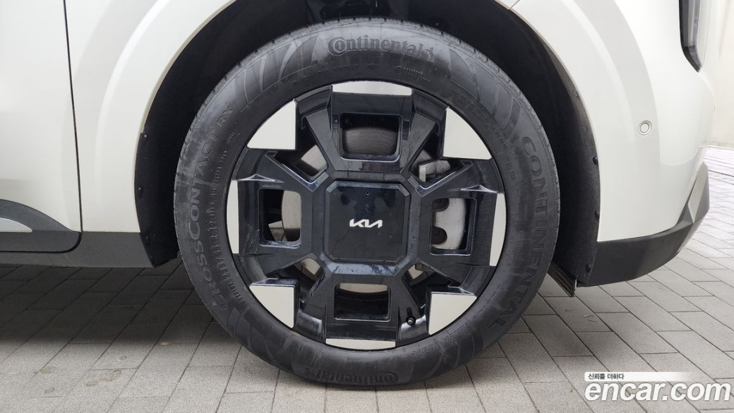 Kia Carnival 9-Seater Signature, 2024