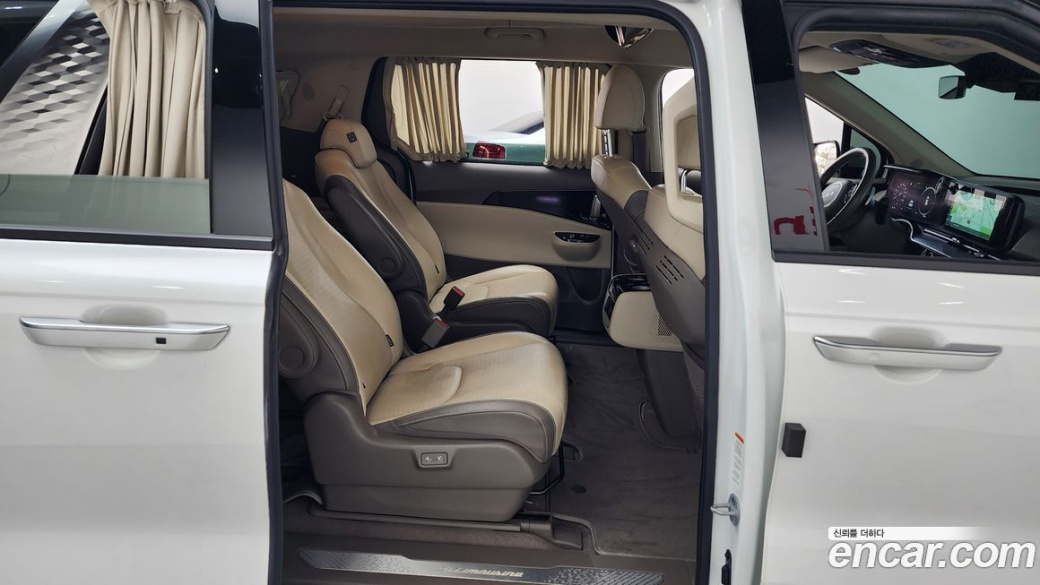 Kia Carnival 9-Seater Hi-Limousine, 2022