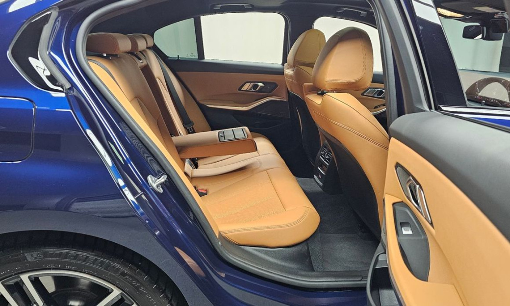BMW 3-Series 320i M Sport, 2025