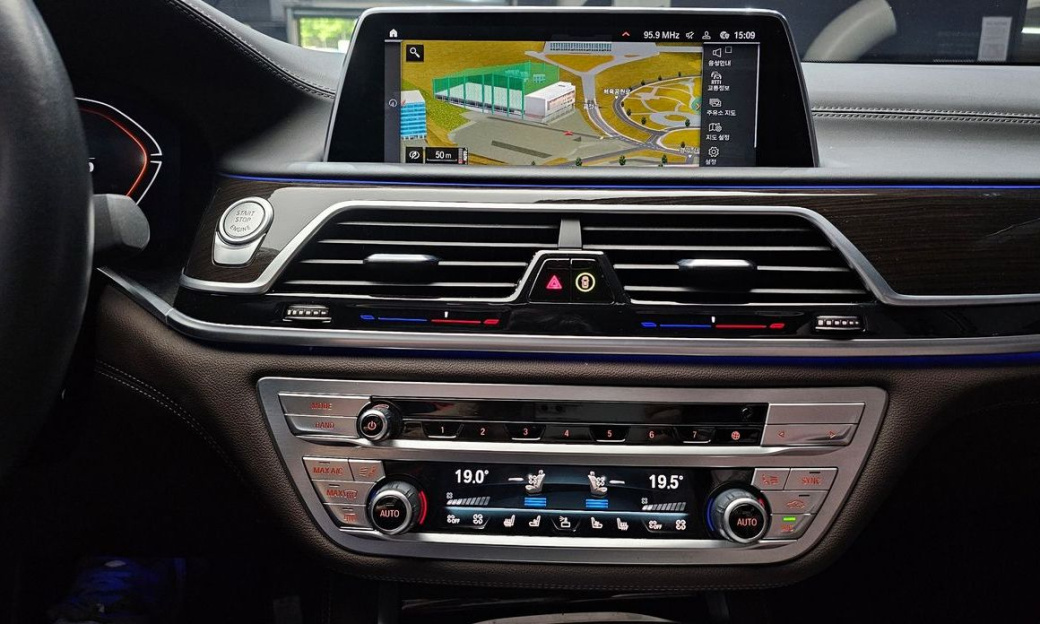 BMW 7-Series 730d xDrive Design Pure Excellence, 2022