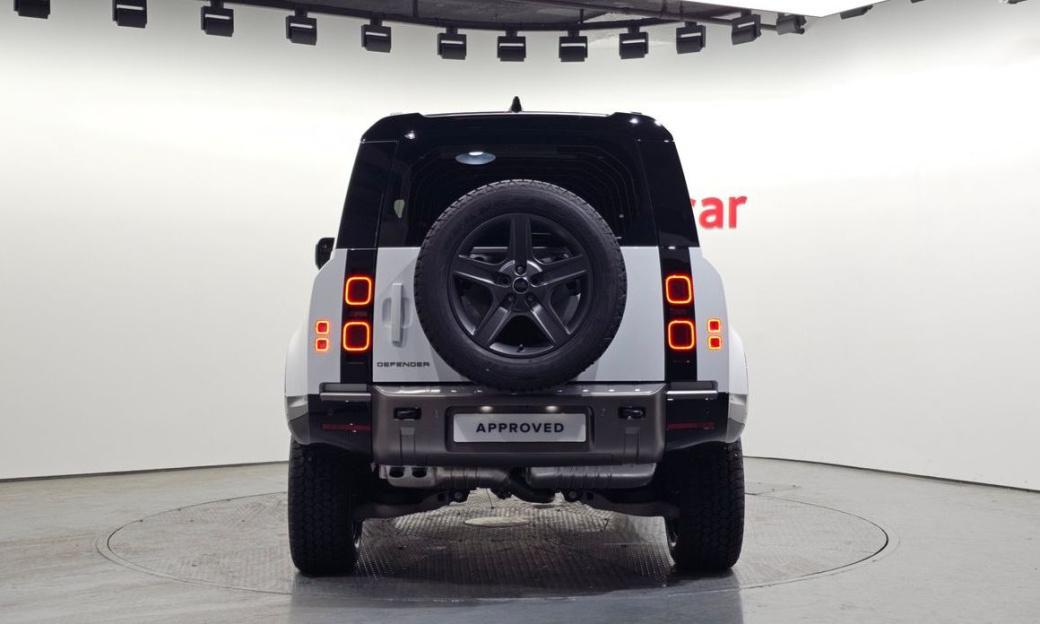 Land Rover Defender 90 D250 X-Dynamic SE, 2025