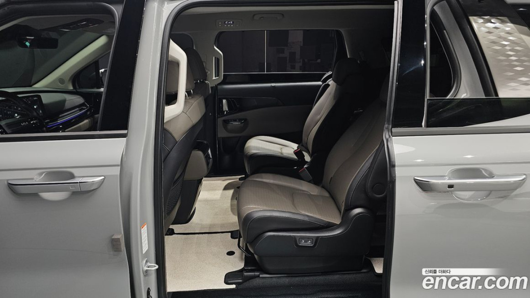 Kia Carnival 9-Seater Gravity, 2025