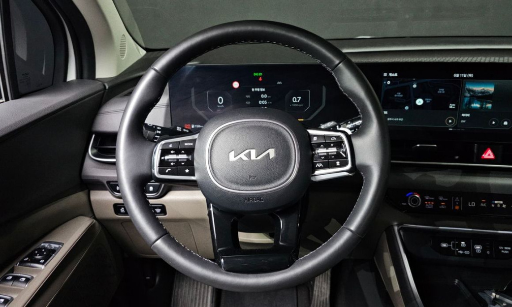 Kia Carnival 9-Seater Prestige, 2025