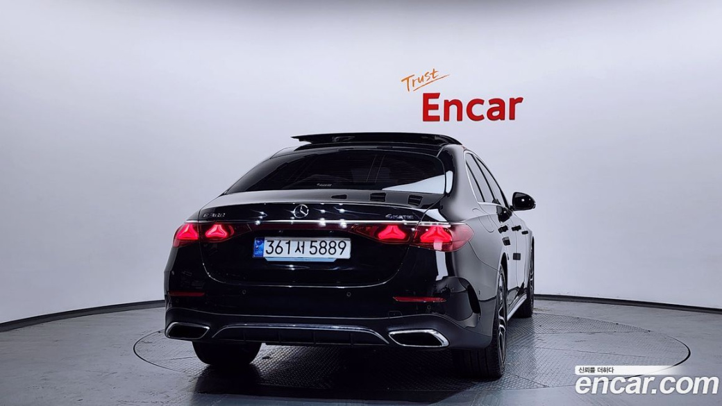 Mercedes-Benz E-Class E300 4MATIC AMG Line, 2024