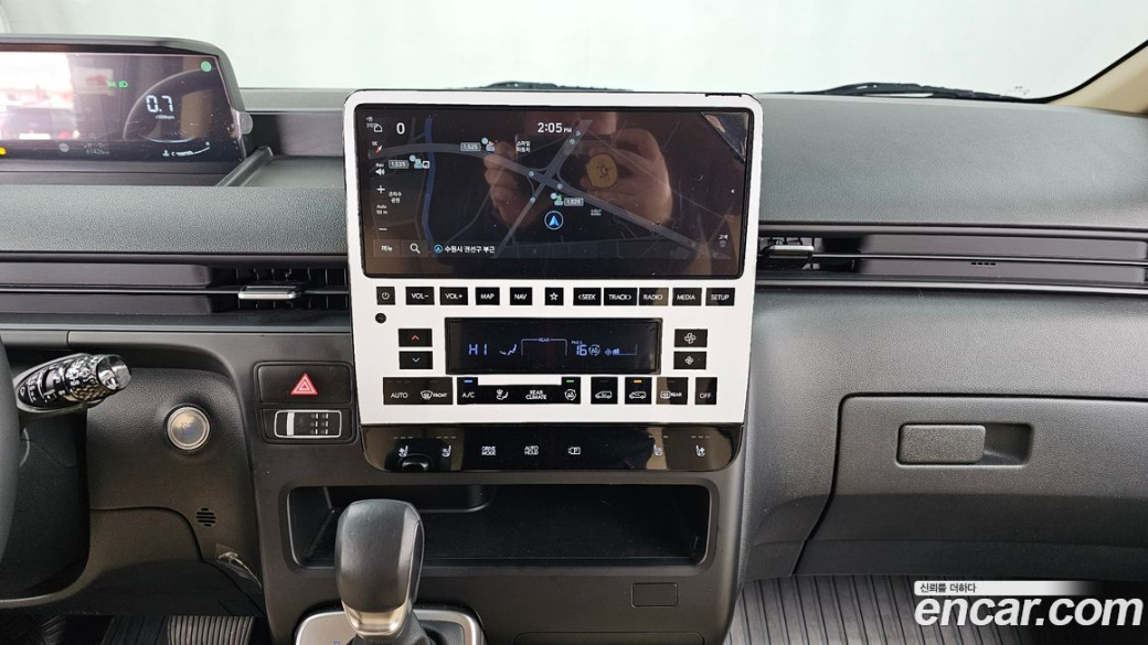 Hyundai Staria 4WD Tourer 9-Seater, 2024