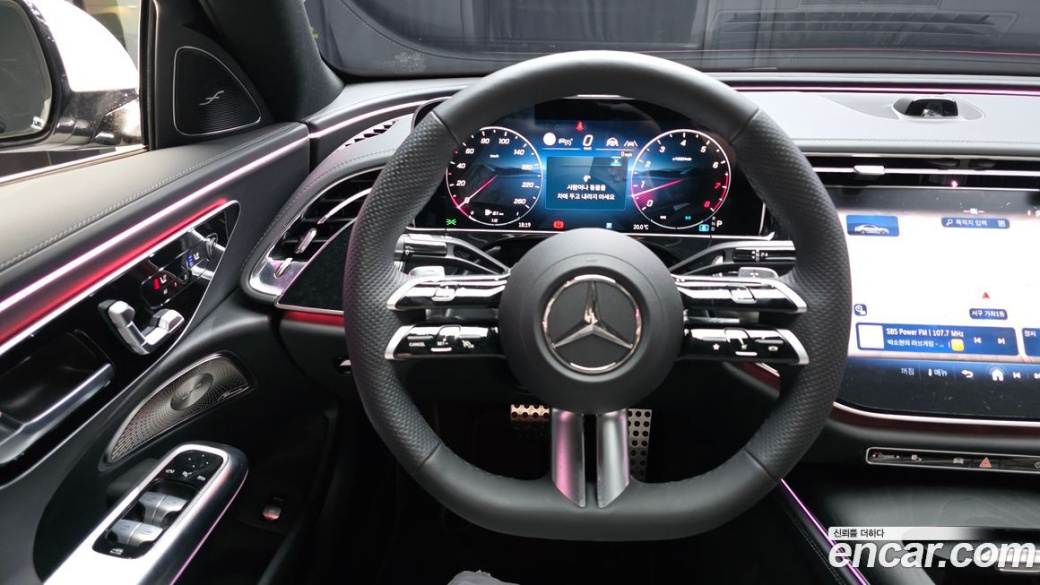 Mercedes-Benz E-Class E300 4MATIC AMG Line, 2025