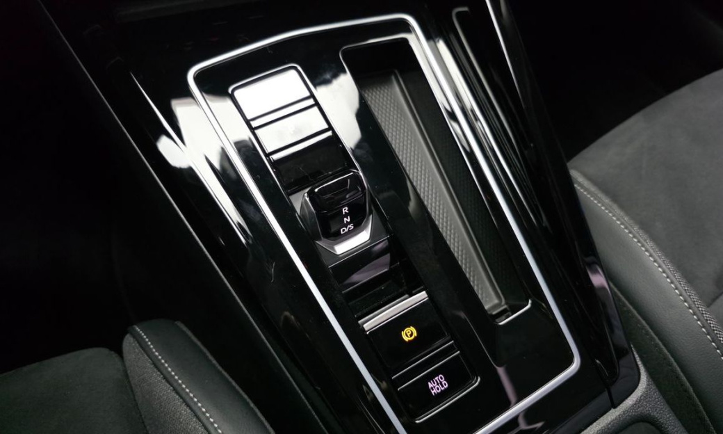Volkswagen Golf 2.0 TDI Prestige, 2025