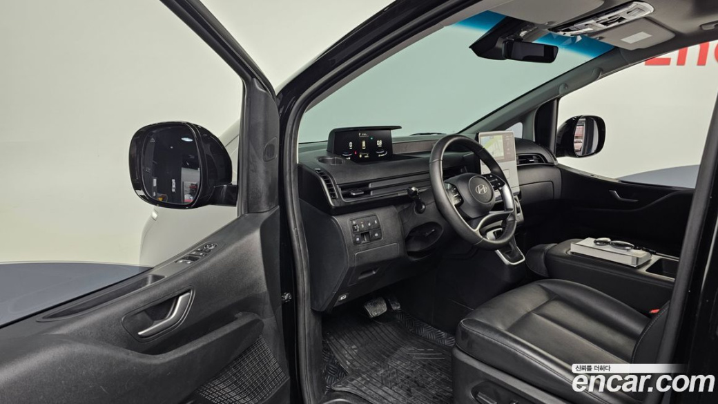 Hyundai Staria 4WD Tourer 9-Seater, 2025