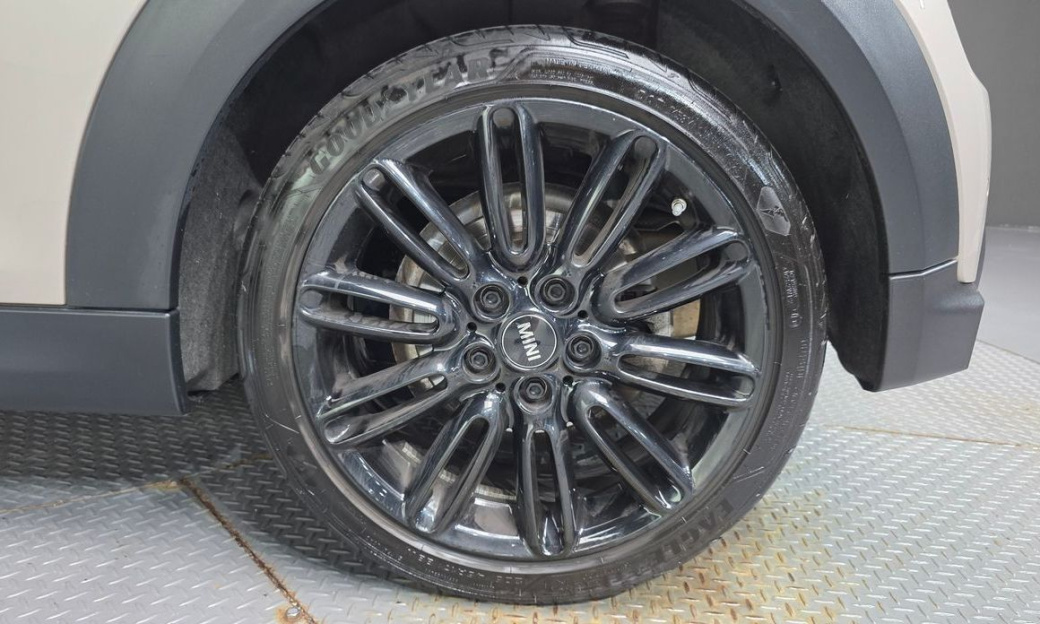 Mini Cooper Classic Plus Launch Pack, 2024