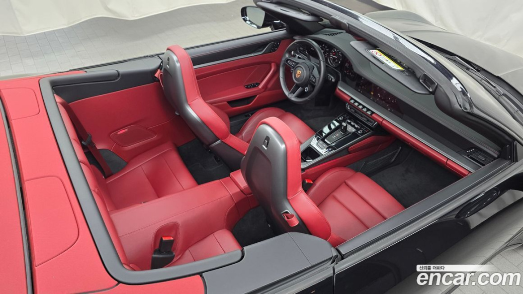 Porsche 911 Carrera 4S Cabriolet, 2024