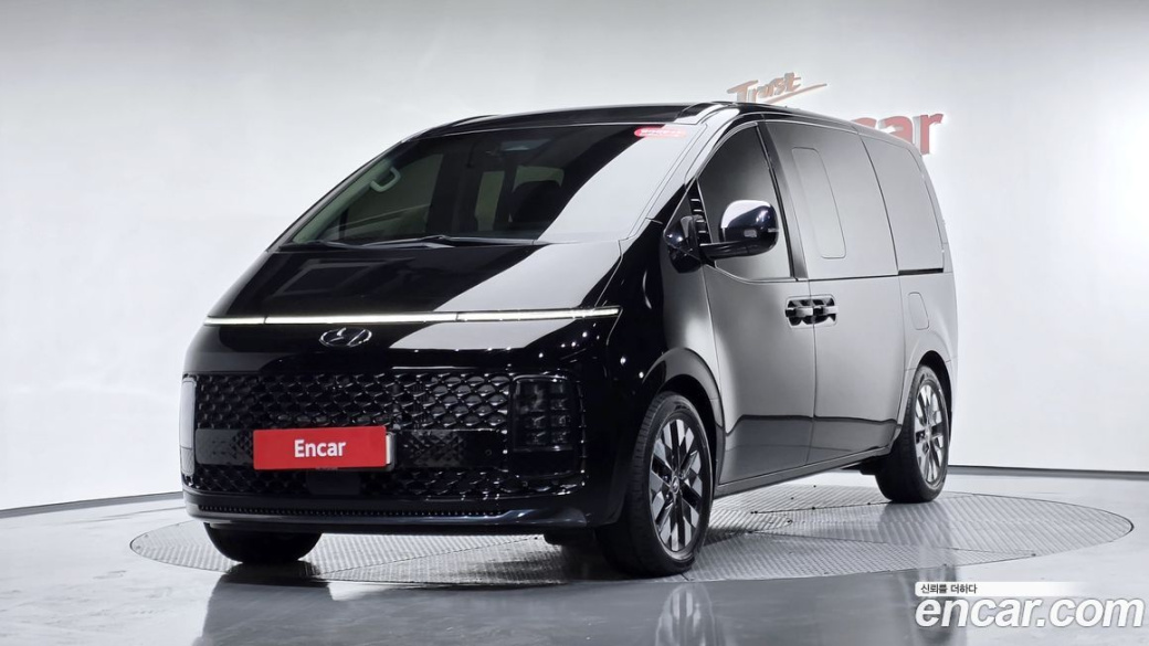 Hyundai Staria 4WD Lounge 9-Seater, 2022