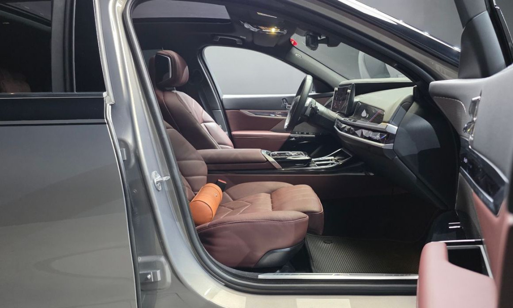 BMW 7-Series 740d xDrive M Sport, 2025