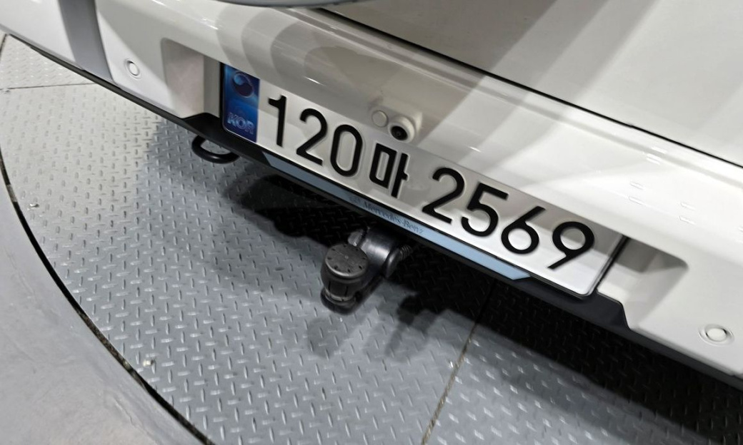 Mercedes-Benz G-Class G450d, 2025