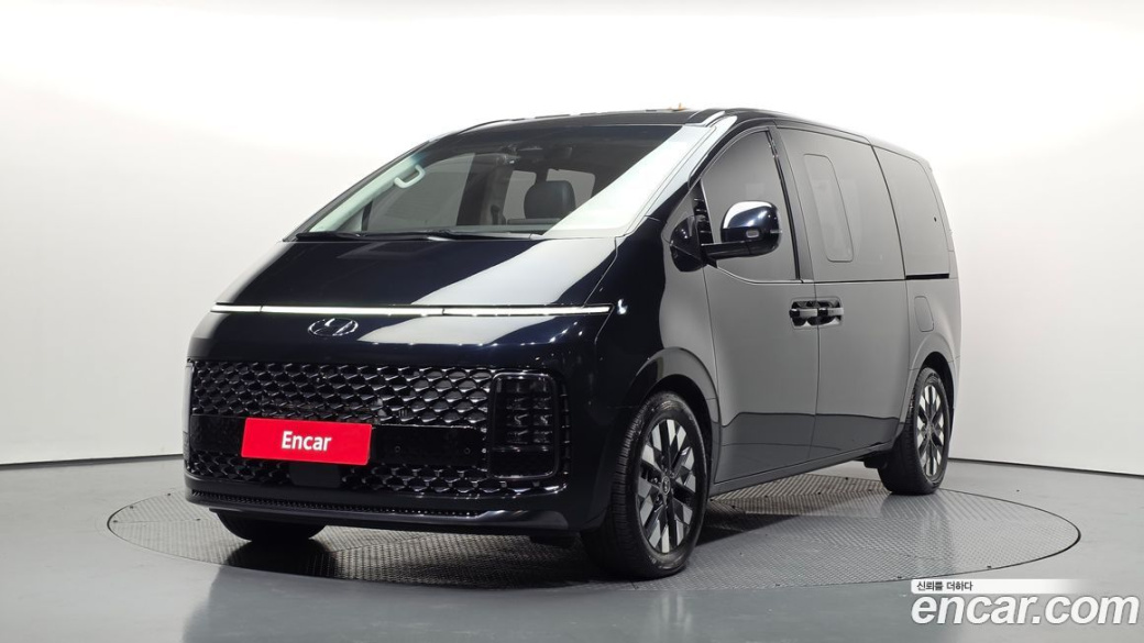 Hyundai Staria 4WD Lounge 7-Seater, 2022