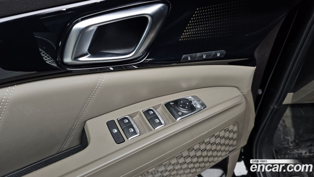 Kia Carnival 7-Seater Gravity, 2025