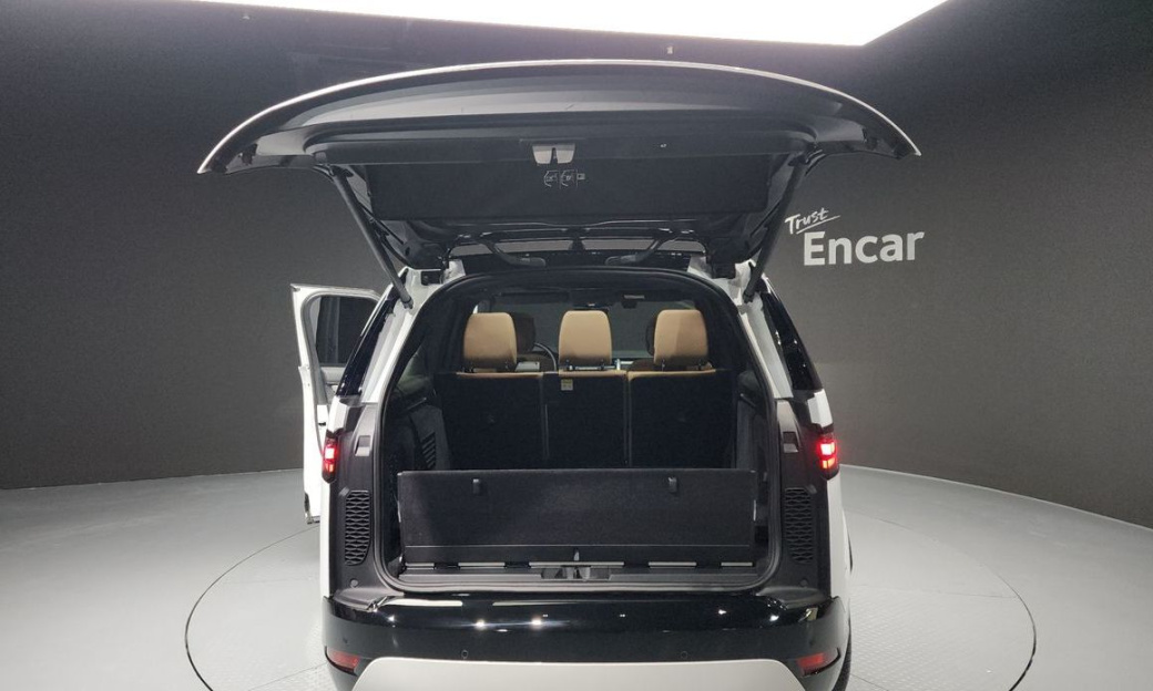 Land Rover Discovery P360 Dynamic HSE, 2025