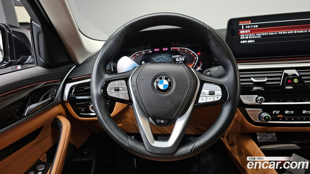 BMW 5-Series 520i Luxury, 2023