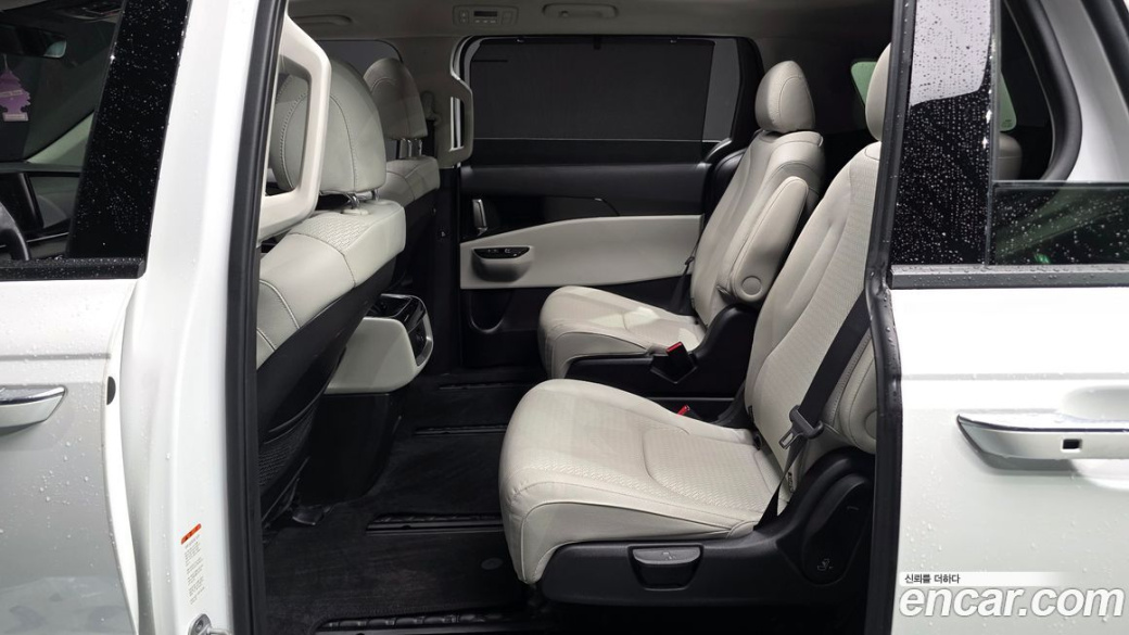Kia Carnival 7-Seater Outdoor, 2023