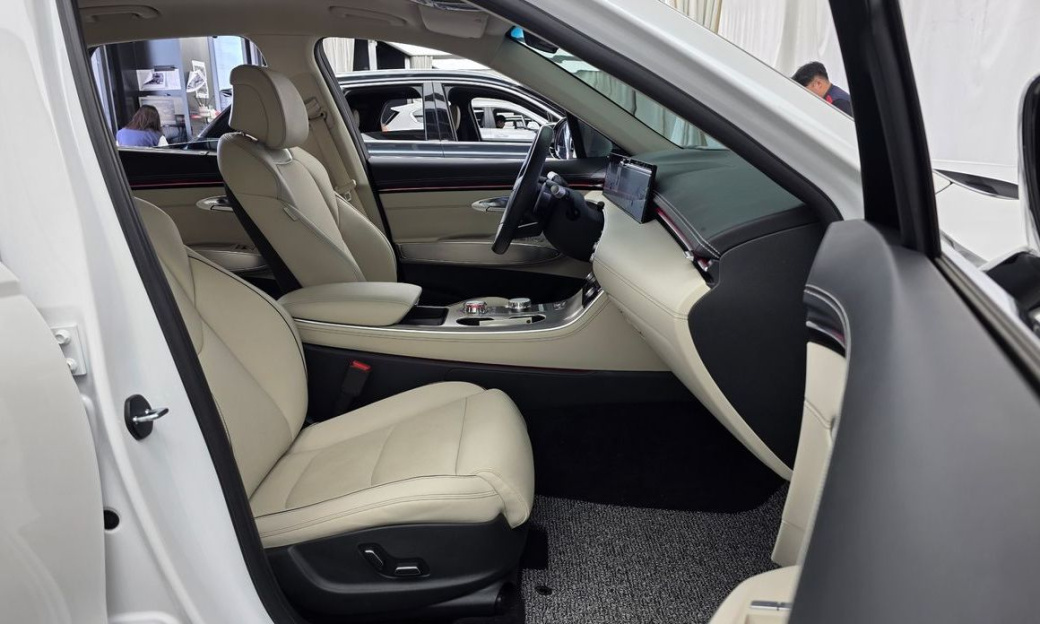 Genesis GV70 2.5T Gasoline 2WD, 2025