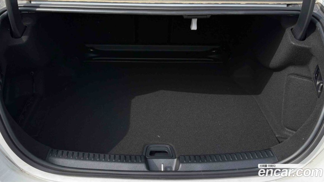 Mercedes-Benz E-Class E200 Avantgarde, 2025
