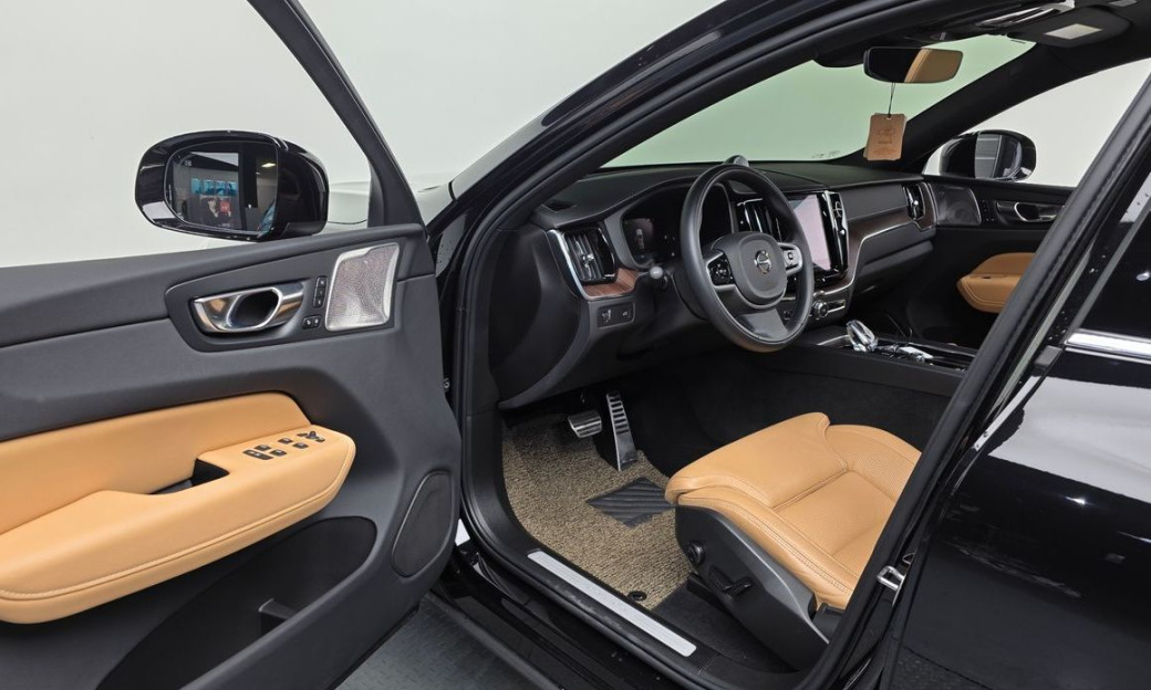 Volvo XC60 B5 Inscription, 2022
