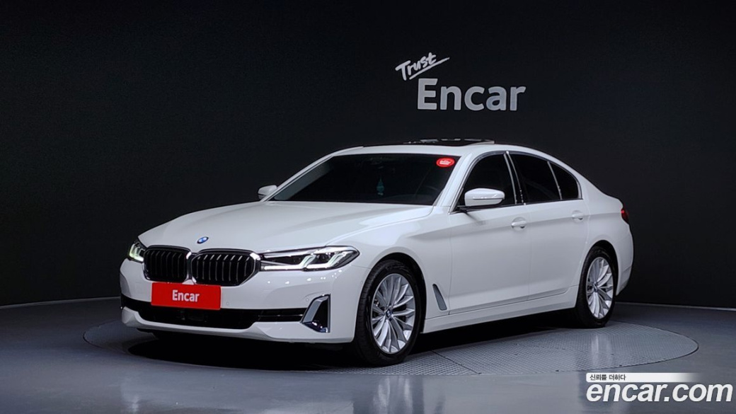 BMW 5-Series 520i Luxury, 2023