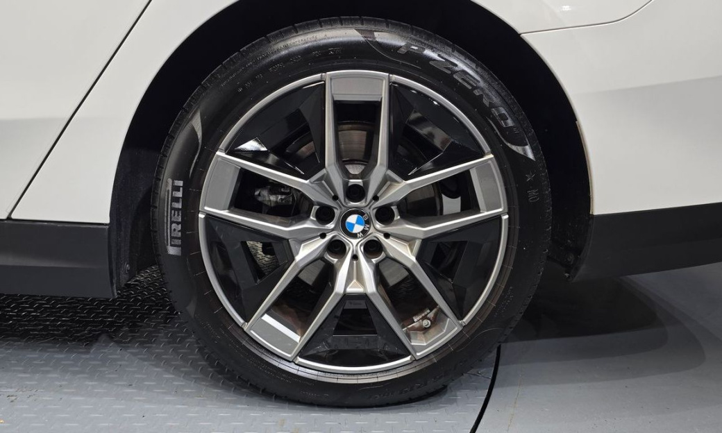 BMW 5-Series 520i, 2024