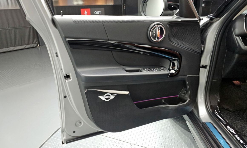 Mini Countryman Classic Plus Launch Pack, 2024