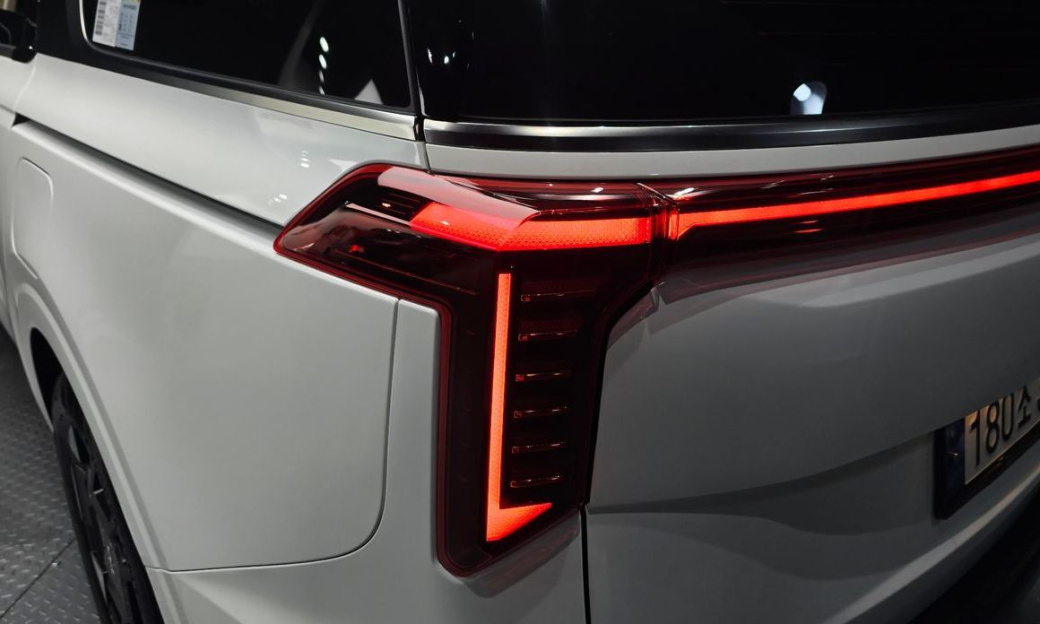 Kia Carnival 9-Seater Signature, 2024