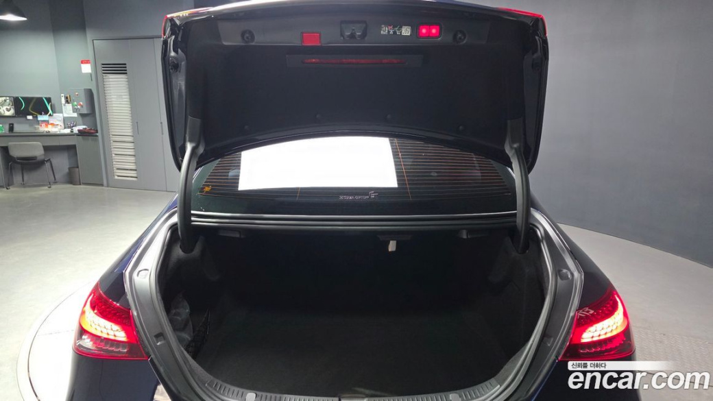 Mercedes-Benz E-Class E350 4MATIC AMG Line, 2023