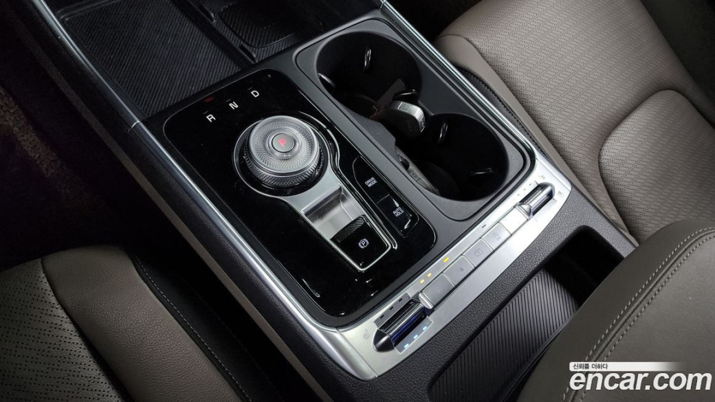 Kia Carnival 9-Seater Signature, 2024