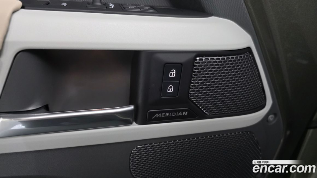 Land Rover Defender 110 P300 X-Dynamic SE, 2023