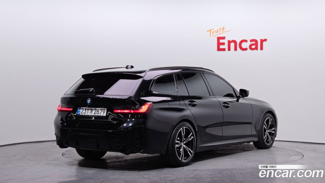 BMW 3-Series 320i Touring M Sports, 2024