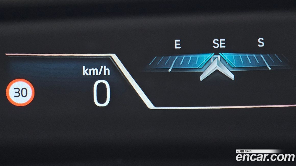 BMW 2-Series 220i Luxury, 2024