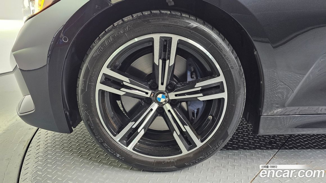 BMW 3-Series 320i M Sport, 2024