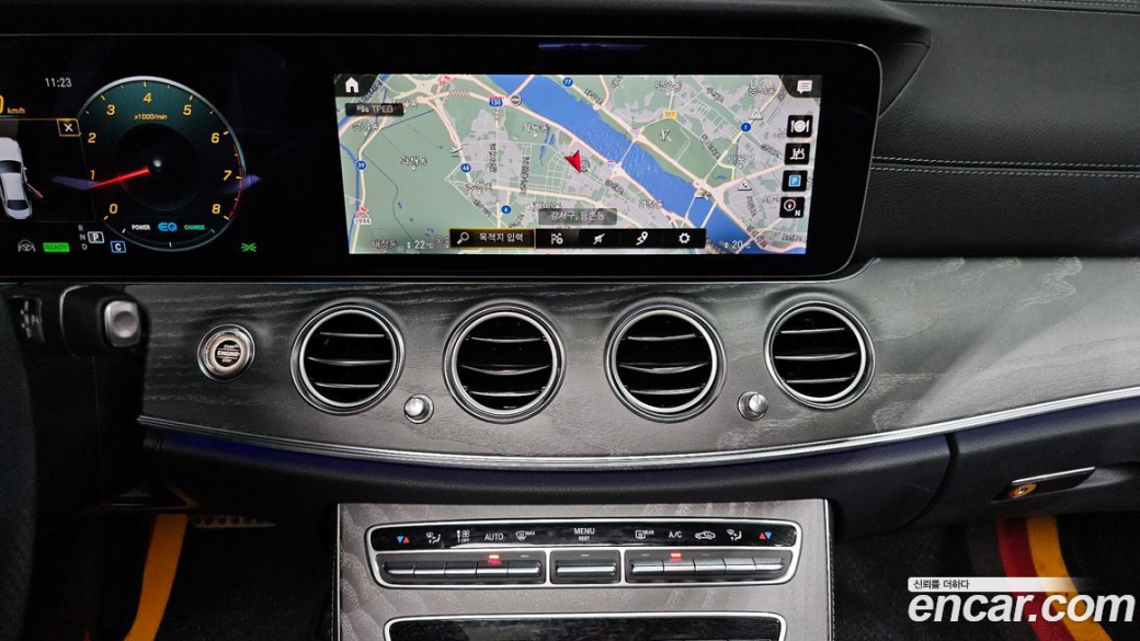 Mercedes-Benz E-Class E350 4MATIC AMG Line, 2023