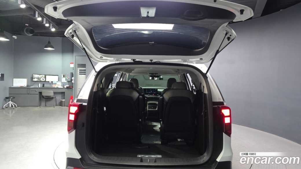Kia Carnival 9-Seater Prestige, 2025