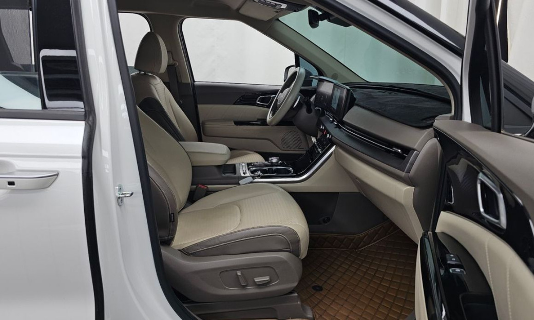 Kia Carnival 7-Seater Signature, 2022