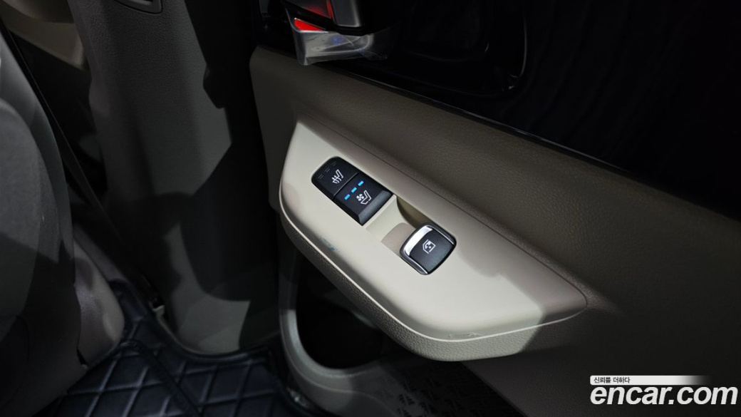 Kia Carnival 7-Seater Signature, 2024