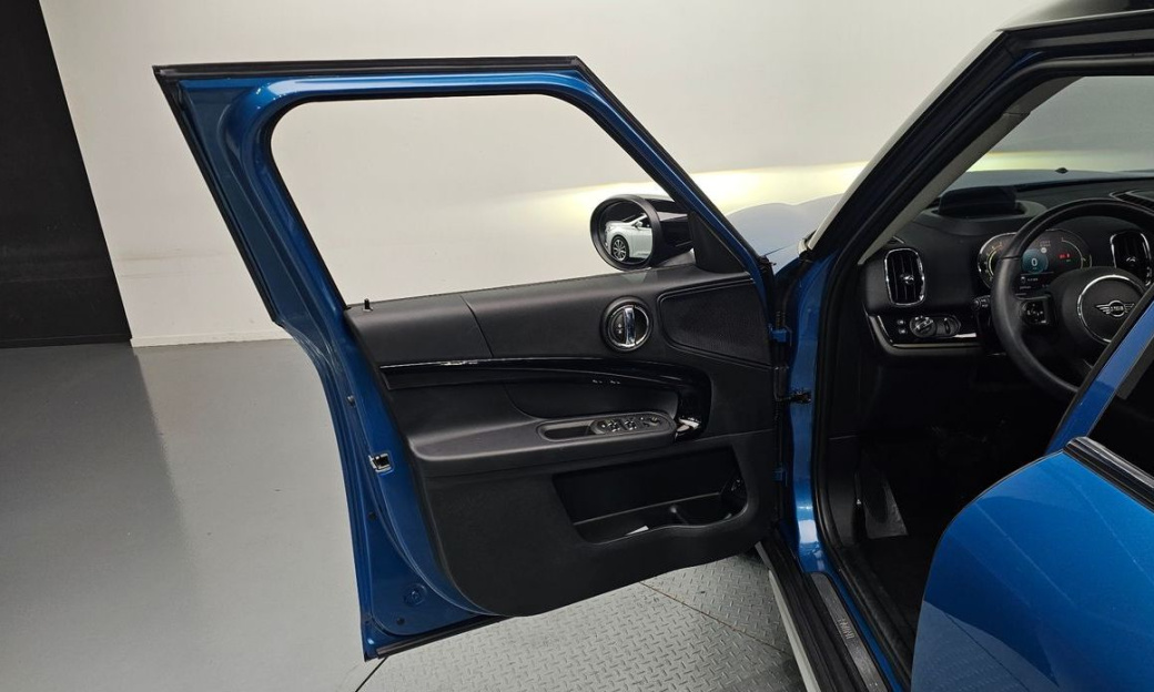 Mini Countryman Classic Plus Launch Pack, 2023