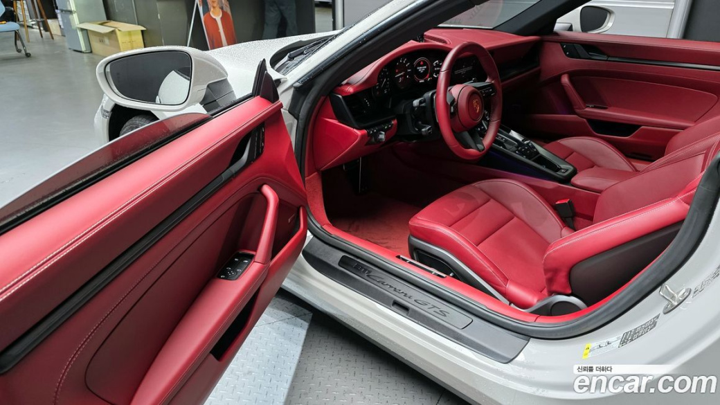 Porsche 911 Carrera GTS, 2023