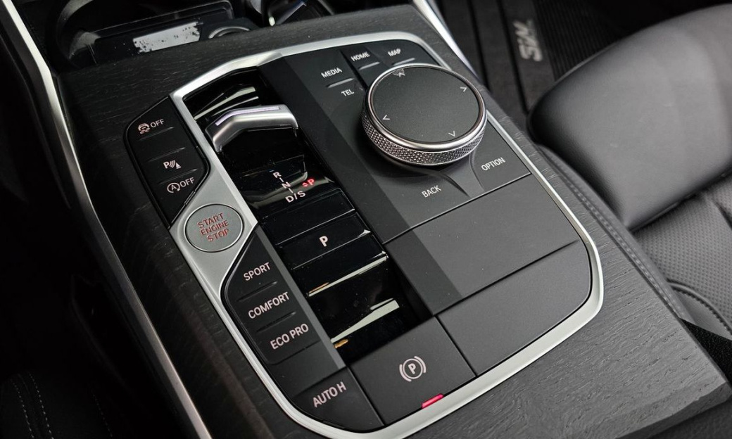 BMW 3-Series 320i Touring, 2024