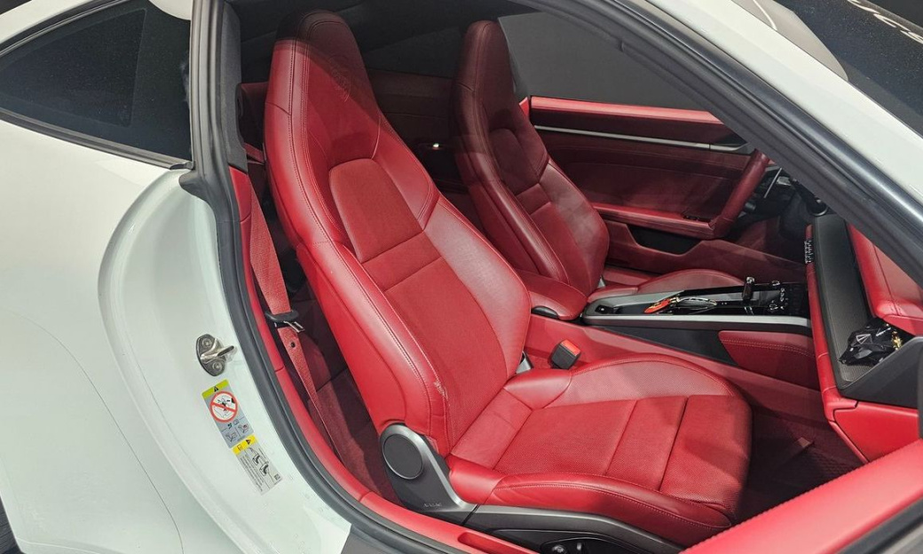 Porsche 911 Carrera 4, 2022